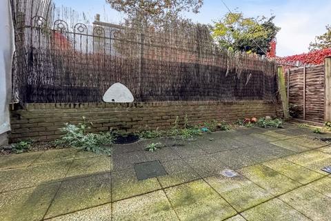 Flat 2, 42 Violet Road, London, E3 3QG