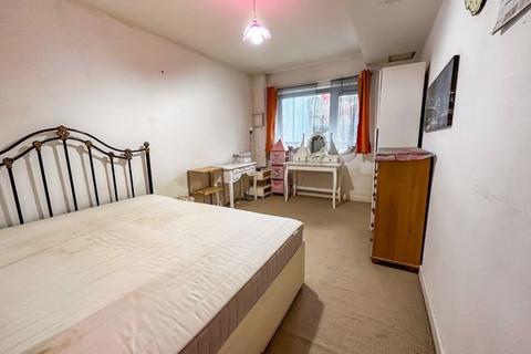 Flat 2, 42 Violet Road, London, E3 3QG
