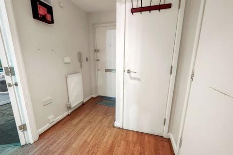 Flat 2, 42 Violet Road, London, E3 3QG