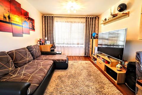 2 bedroom apartment for sale - 1A Bowling Green Close, Milton Keynes