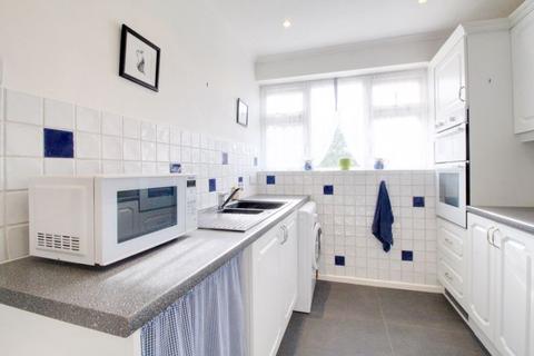 2 bedroom apartment for sale - Cheviot Close, Enfield EN1