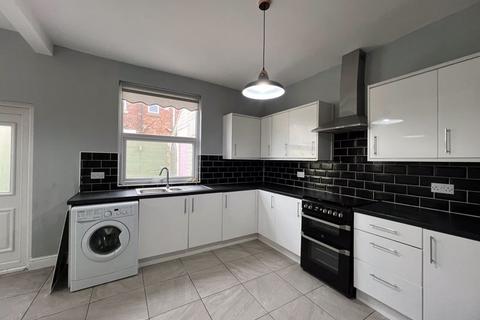 3 bedroom terraced house to rent, Warbreck Moor, Liverpool