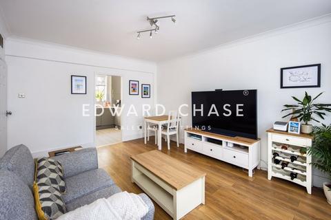2 bedroom ground floor flat to rent, Station Way, Buckhurst Hill, IG9