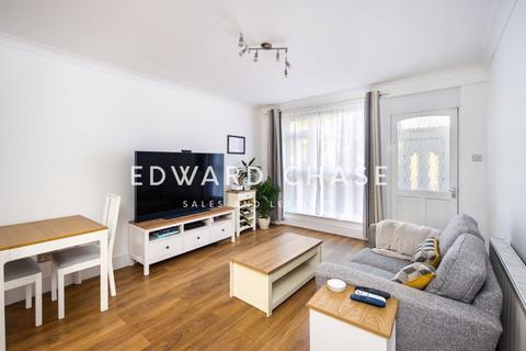 2 bedroom ground floor flat to rent, Station Way, Buckhurst Hill, IG9