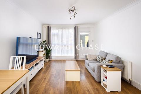 2 bedroom ground floor flat to rent, Station Way, Buckhurst Hill, IG9