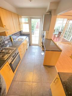 4 bedroom terraced house to rent, Pasteur Gardens, London, N18