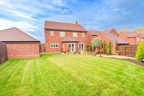 7 Fleming Drive, Streethay, Lichfield, WS13 8UW