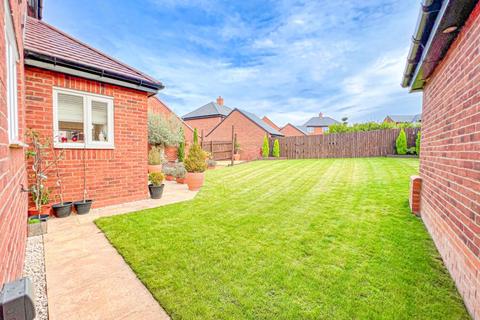 7 Fleming Drive, Streethay, Lichfield, WS13 8UW