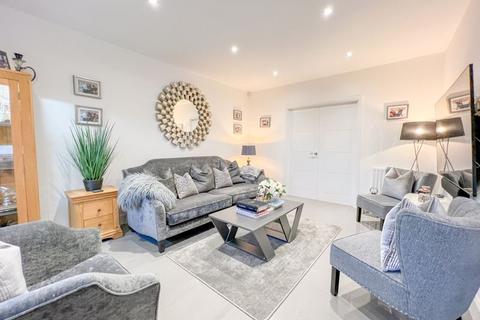 7 Fleming Drive, Streethay, Lichfield, WS13 8UW