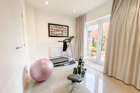 7 Fleming Drive, Streethay, Lichfield, WS13 8UW