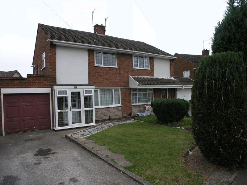 Marlow Close, Dudley DY2 3 bed semidetached house £900 pcm (£208 pw)