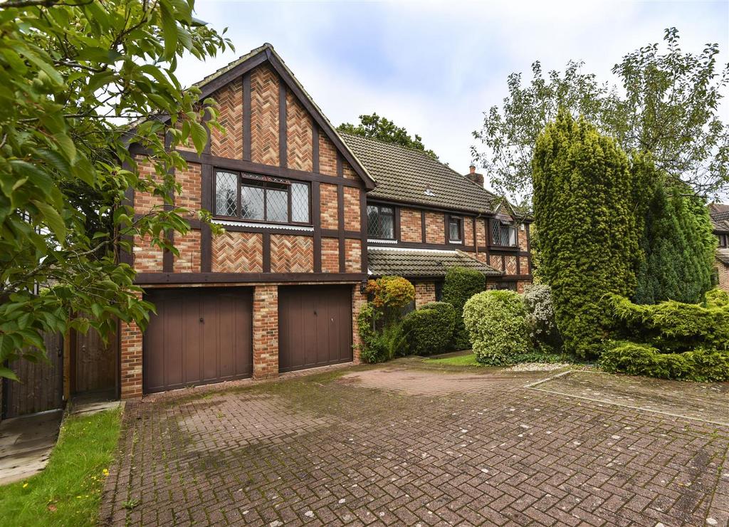 Cogdean Walk, Corfe Mullen, Corfe Mullen, Dorset, BH21 5 bed detached