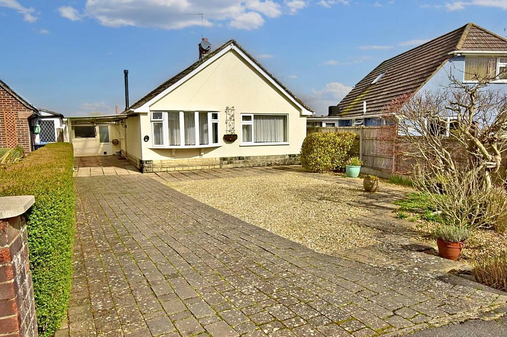 Merley Ways, Wimborne, Dorset, BH21 3 bed bungalow for sale - £685,000