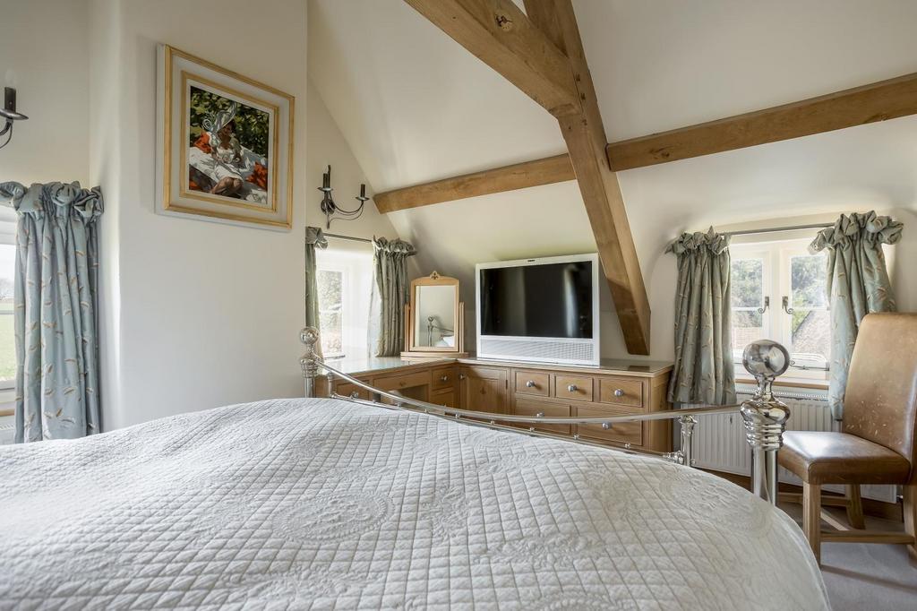 A BEDROOM 1 BJack's Co