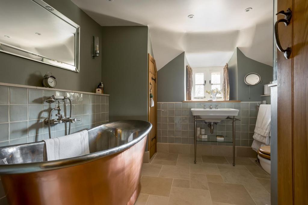 A BATHROOM Jack's Cot