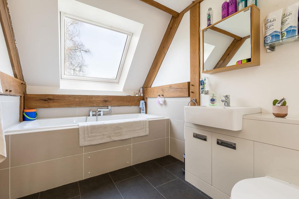 A BATHROOM ph21.jpg