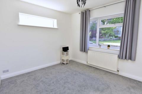 28 Anvil Crescent, Broadstone, BH18 9DY