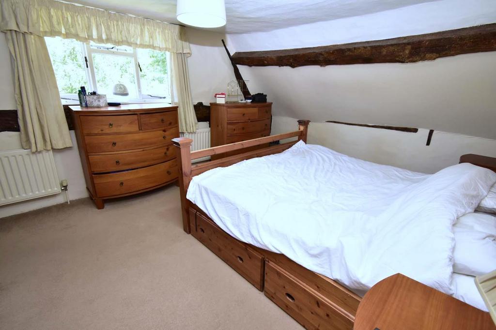 A bedroom 1.jpg