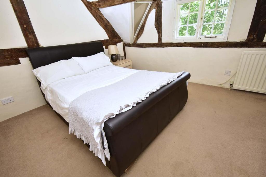 A bedroom 2.jpg