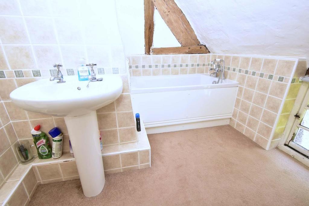 A en suite bathroom