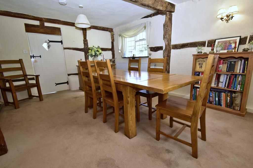 A dining room 2.jpg