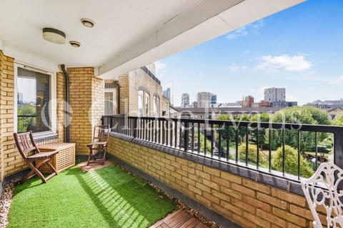 2 bedroom flat for sale, Hooper Square, Aldgate, London, E1