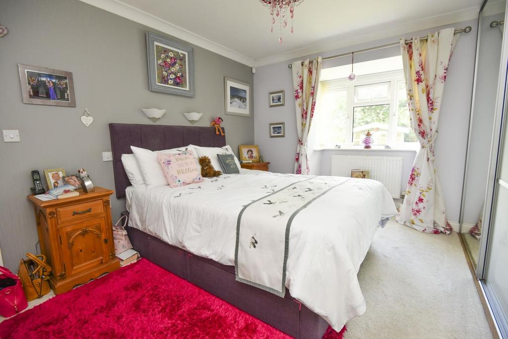 A bedroom 1 b(2).jpg
