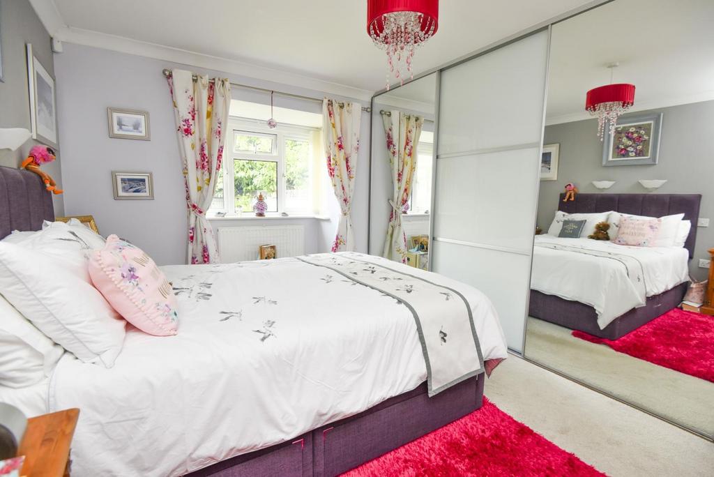 A bedroom 1 a(2).jpg