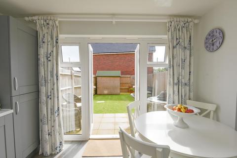 2 bedroom terraced house for sale - Wheatsheaf Road, Wimborne, Dorset, BH21