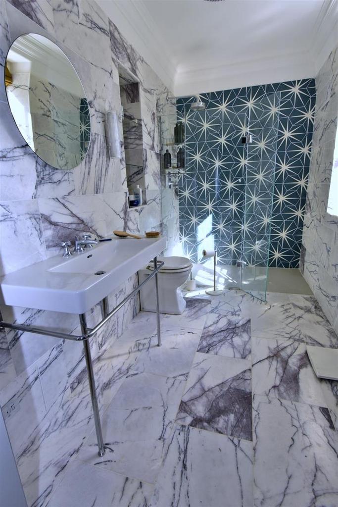 A en suite port.jpg