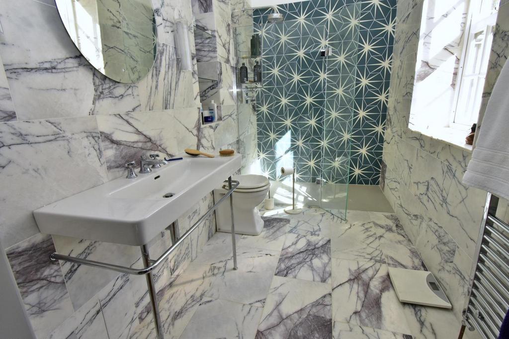 A ensuite.jpg