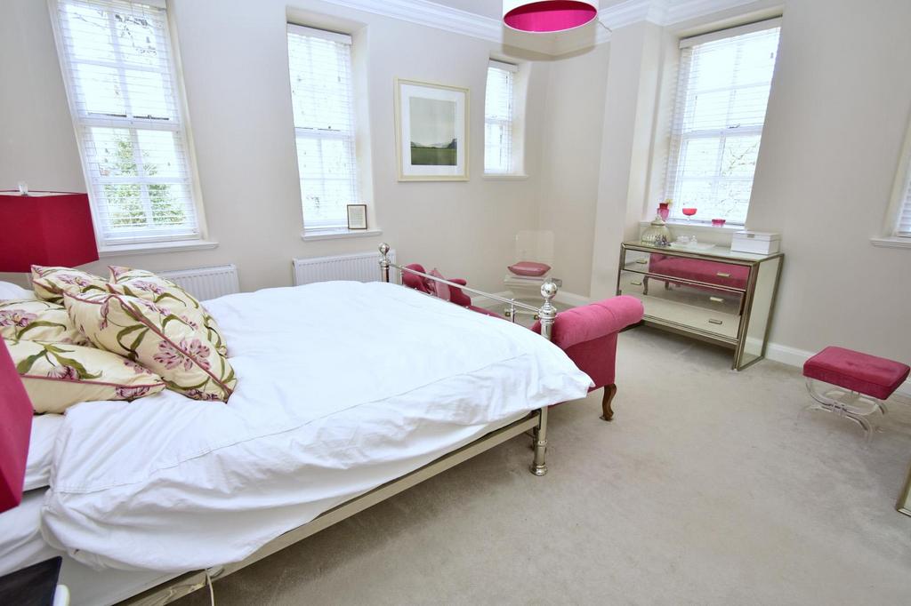 A bedroom 2.jpg