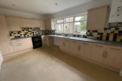 4 bedroom detached house to rent, Nab Lane, Shipley BD18