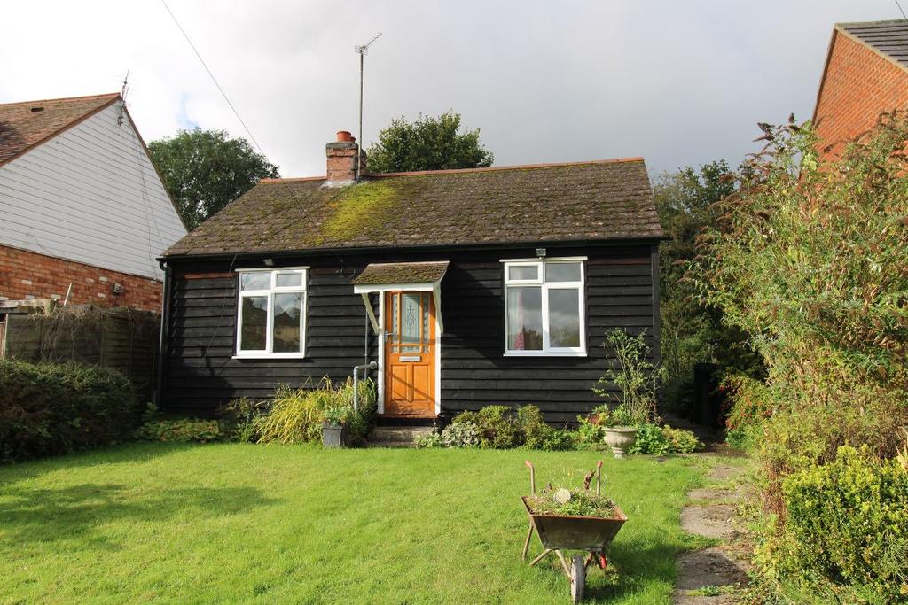 Cosgrove Road, Old Stratford, Milton Keynes 2 bed detached bungalow for sale £210,000