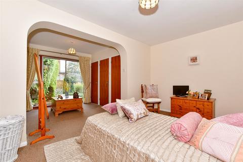 8 Elmington Close, Bexley, DA5 1LY