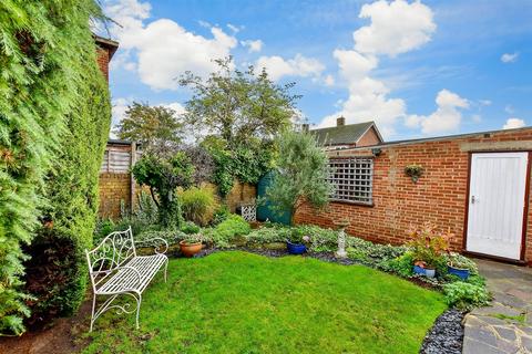 8 Elmington Close, Bexley, DA5 1LY