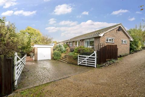 2 bedroom detached bungalow for sale - The Gardens, Fittleworth, West Sussex