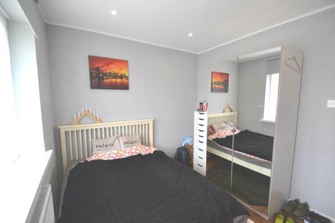 1 bedroom in a house share to rent, Hathaway Gardens, London