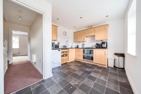 22 Appleford Drive, Carterton, OX18 1HT