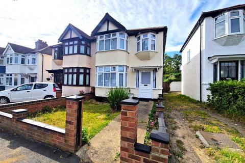 3 bedroom semi-detached house to rent, Carlton Road, Gidea Park RM2 5AU