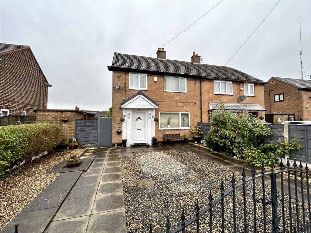 Mountbatten Avenue, Dukinfield, Greater Manchester, SK16 3 bed semi