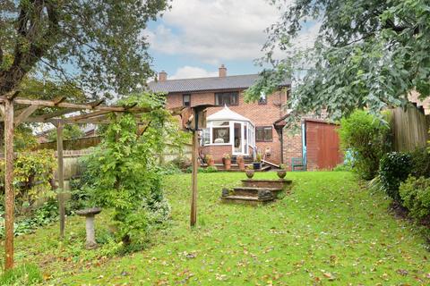 3 bedroom semi-detached house for sale - Carrick Way, New Milton, Hampshire, BH25