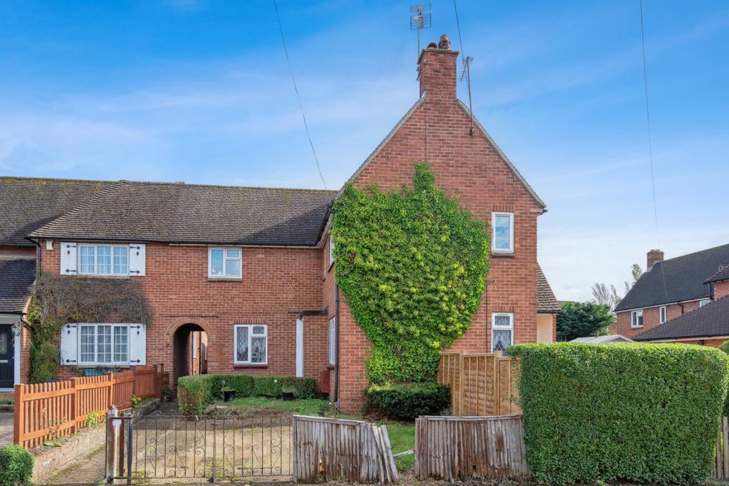 Hillside Close, Chalfont St. Peter, Buckinghamshire, SL9 2 bed