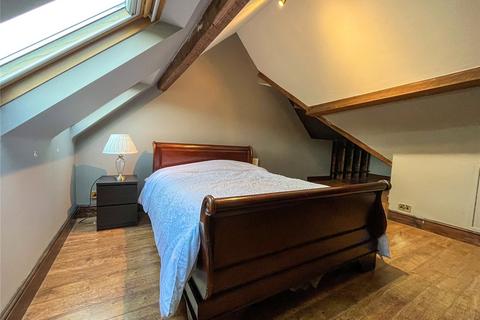 76 Lees Road, Ashton-under-lyne, OL6 8BQ