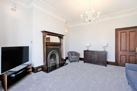 3 bedroom flat to rent, Abergeldie Terrace, Holburn, Aberdeen, AB10