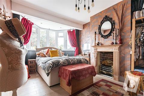 6 Maple Close, Hornchurch, RM12 4QL