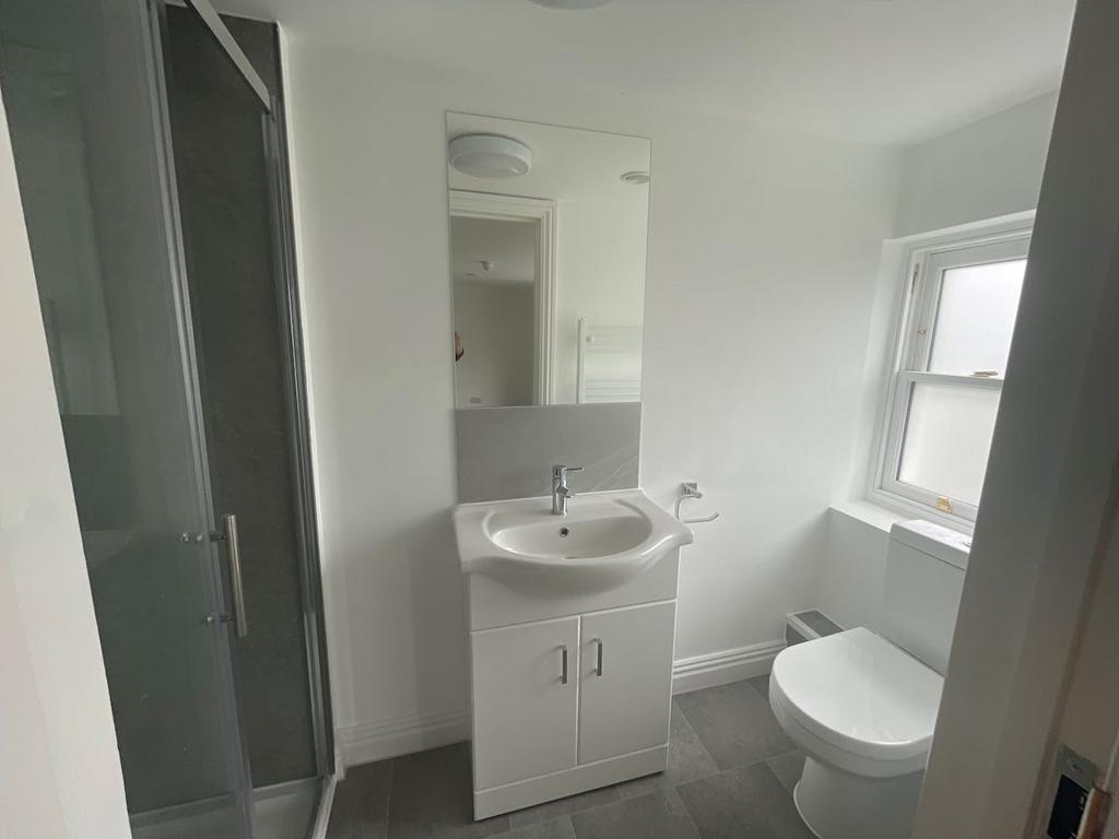 Room 4 Shower room