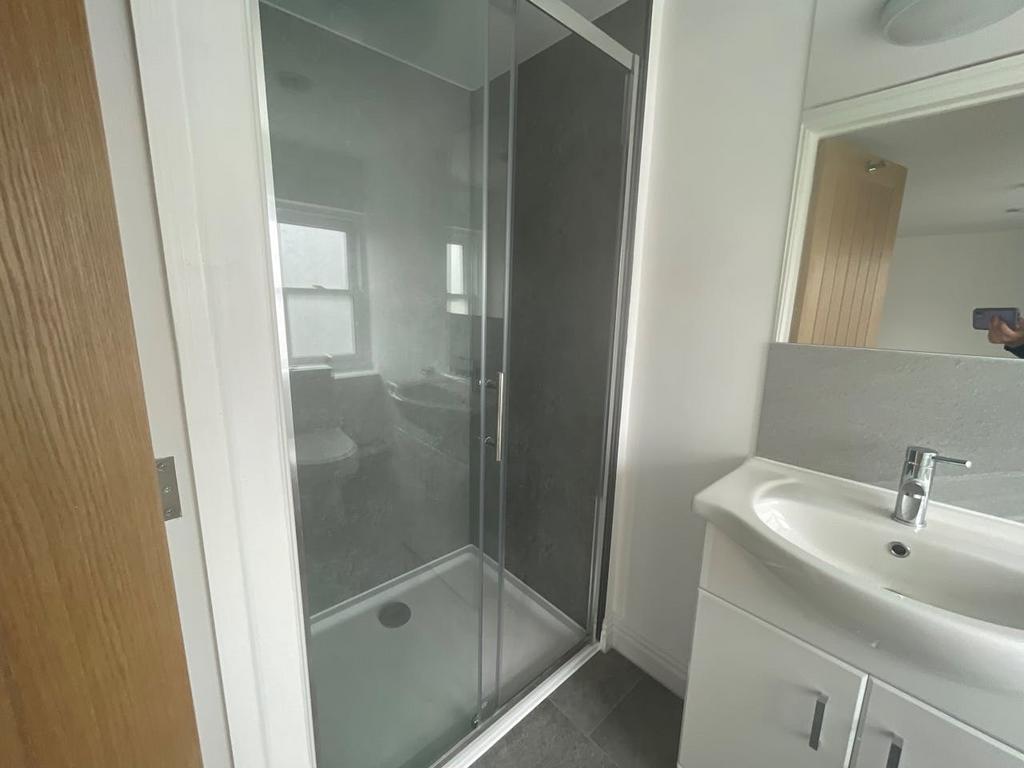 Room 4 Shower