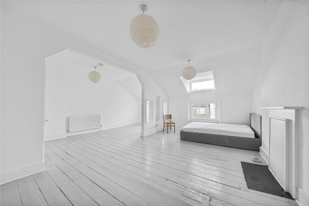 Reception/Bedroom 4