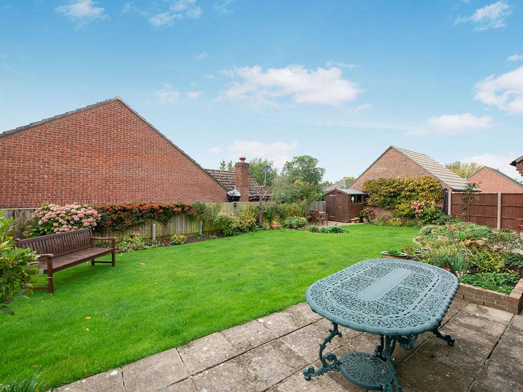 Court Gardens, Yeovil, Somerset, BA21 4 bed detached house for sale £